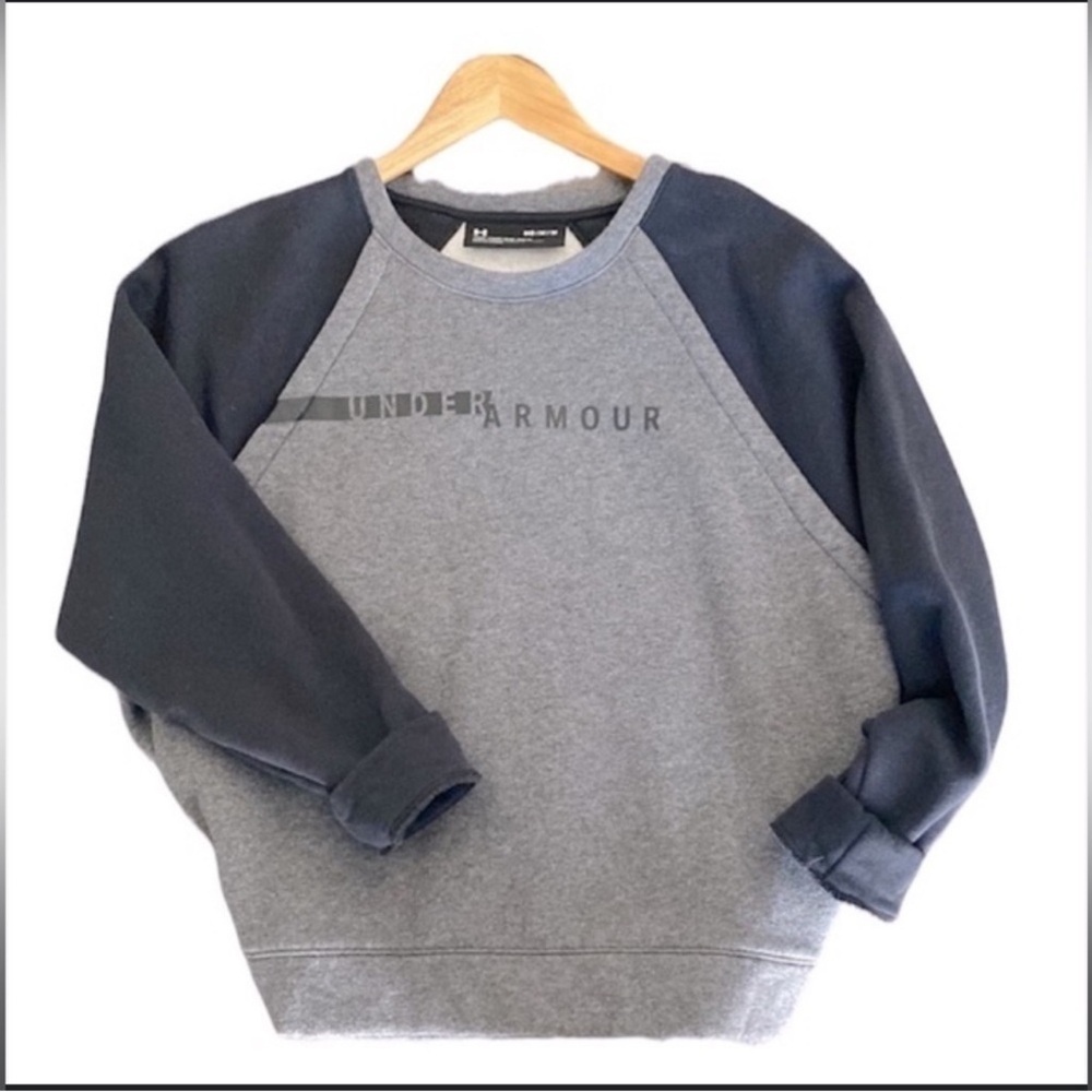 Grey Under Armour crewneck sweatshirt raglan style